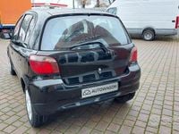 Usata Toyota Yaris 67 CV (49 kW) 2002 Nero Berlina
