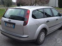 Usata Ford Focus 90 CV (66 kW) 2005 Grigio Station wagon