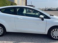 Usata Ford Fiesta Trend 79 CV (58 kW) 2013 Bianco Utilitaria