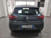 Käytetty Renault Clio V Techno 90 HP (66 kW) 2022 Harmaa Sedan