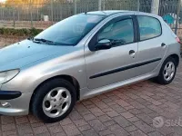 Usata Peugeot 206 68 CV (50 kW) 2002 Grigio Berlina