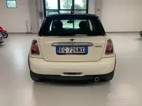Usata Mini Cooper D 112 CV (82 kW) 2011 Bianco Utilitaria