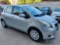 Usata Toyota Yaris Sol 69 CV (50 kW) 2007 Grigio Utilitaria