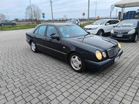 Usata Mercedes E200 Avantgarde 136 CV (100 kW) 1997 Nero Berlina