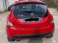 Usata Lancia Ypsilon 69 CV (50 kW) 2015 Rosso Utilitaria