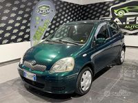 Usata Toyota Yaris 65 CV (47 kW) 2004 Verde Berlina