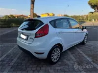 Usata Ford Fiesta 70 CV (51 kW) 2010 Bianco Berlina