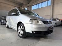 Usata VW Touran Highline 140 CV (102 kW) 2005 Argento Monovolume