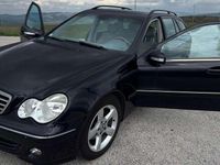 Usata Mercedes C220 Avantgarde 150 CV (110 kW) 2005 Blu/azzurro Station wagon
