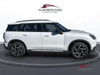 Nuova Mini Cooper Countryman Favoured 204 CV (150 kW) 2025 Bianco SUV