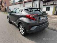 Usata Toyota C-HR Active 98 CV (72 kW) 2018 Grigio SUV