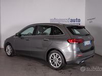Usata Mercedes B200 163 CV (119 kW) 2019 Grigio Monovolume