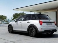 Nuova Mini Cooper Favoured 114 kW (156 CV) 2026 Nanuq white Utilitaria