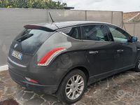 Usata Lancia Delta 120 CV (88 kW) 2011 Grigio Utilitaria