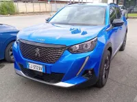 Usata Peugeot 2008 Allure 131 CV (96 kW) 2022 Blu vertigo SUV