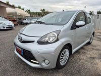 Usata Toyota Aygo 67 CV (49 kW) 2013 Argento Utilitaria