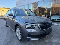Usado Skoda Kamiq Style 90 CV (66 kW) 2022 Gris SUV