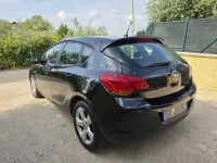 Usata Opel Astra Cosmo 110 CV (80 kW) 2011 Nero Berlina