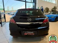 Usata Opel Astra GTC Edition 90 CV (66 kW) 2010 Nero Utilitaria