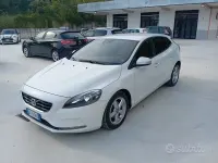 Usata Volvo V40 115 CV (84 kW) 2015 Bianco Berlina