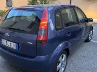 Usata Ford Fiesta Ghia 90 CV (66 kW) 2005 Utilitaria