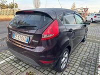 Usata Ford Fiesta Titanium 70 CV (51 kW) 2011 Rosso Utilitaria