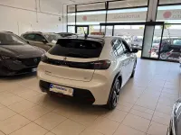 Usata Peugeot e-208 GT 56 kW (77 CV) 2021 Bianco Utilitaria