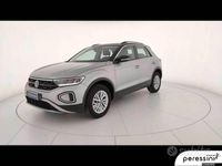 Usata VW T-Roc Life 150 CV (110 kW) 2024 Pyrit silver metallizzato nero SUV