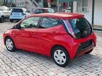 Begagnad Toyota Aygo Cool 69 HK (50 kW) 2015 Röd Halvkombi