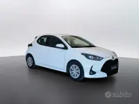 Usata Toyota Yaris Hybrid Active 92 CV (67 kW) 2023 Bianco Berlina