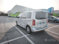 Begagnad Peugeot Traveller 150 HK (110 kW) 2019 Grå Minibuss