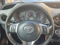 Usata Toyota Yaris Active 69 CV (50 kW) 2016 Grigio Berlina
