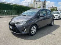 Usata Toyota Yaris Hybrid Active 101 CV (74 kW) 2018 Grigio Berlina