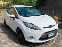 Usata Ford Fiesta 70 CV (51 kW) 2011 Bianco Berlina