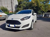Usata Ford Fiesta 60 CV (44 kW) 2013 Bianco Utilitaria