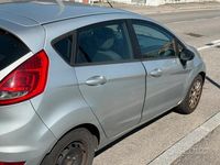 Usata Ford Fiesta Titanium 68 CV (50 kW) 2010 Grigio Utilitaria
