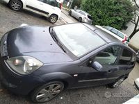 Usata Ford Fiesta 75 CV (55 kW) 2006 Grigio Berlina