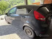 Usata Ford Fiesta 70 CV (51 kW) 2012 Berlina