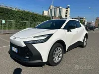 Usata Toyota C-HR Active 140 CV (102 kW) 2024 Bianco SUV