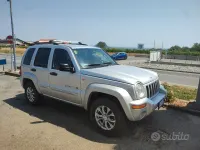 Usata Jeep Cherokee 80 CV (58 kW) 2003 Grigio SUV