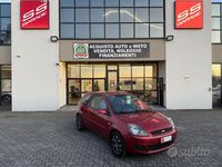 Usata Ford Fiesta Ghia 75 CV (55 kW) 2008 Rosso Utilitaria
