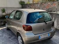 Usata Toyota Yaris Sol 75 CV (55 kW) 2005 Grigio Berlina