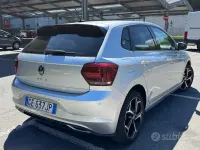 Usata VW Polo R-line 95 CV (69 kW) 2021 Grigio Utilitaria