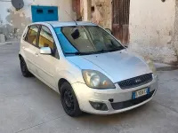 Usata Ford Fiesta 68 CV (50 kW) 2007 Grigio Utilitaria