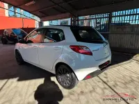 Begagnad Mazda 2 75 HK (55 kW) 2010 Vit Halvkombi