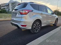 Usata Ford Kuga ST-Line 120 CV (88 kW) 2018 Grigio SUV