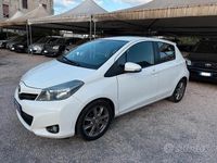 Usata Toyota Yaris Style 90 CV (66 kW) 2012 Bianco Berlina