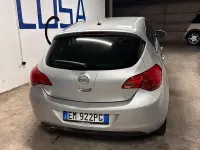 Usata Opel Astra 140 CV (102 kW) 2012 Argento Berlina
