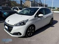 Usata Peugeot 208 Allure 102 CV (75 kW) 2019 Bianco pastello Utilitaria