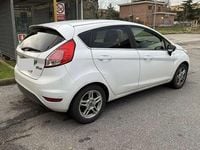 Usata Ford Fiesta Titanium 75 CV (55 kW) 2013 Bianco Utilitaria